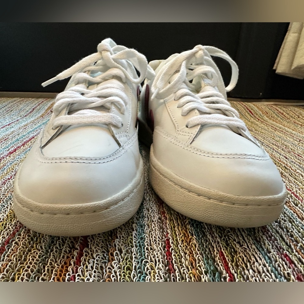 Veja NEARLY NEW V-12 white marsala náutico leather low top sneaker -8.5 (40 EU) - Picture 11 of 16